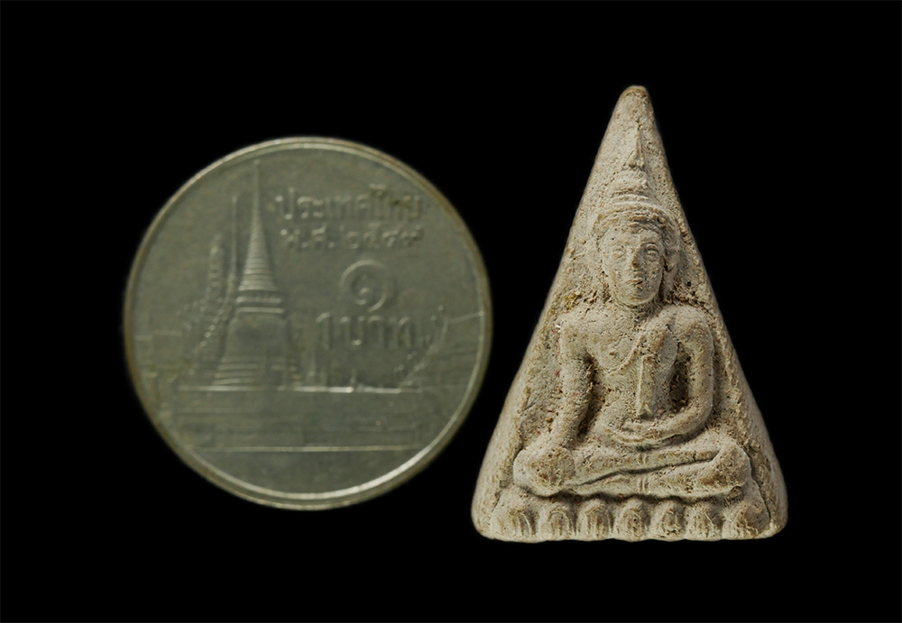 8Jan25 (51)cp.jpg - พระสมเด็จนางพญา เนื้อว่านมหาเสนห์ วัดเก่าเขาฉกรรจ์ อ.เขาฉกรรจ์ จ.สระแก้ว ปี2525 เนื้อผงพุทธคุณ ผงวาน พระเก่าสวย มวลสารดี น่าเก็บสะสมบูชา พร้อมกล่องเดิ [..] | https://kamulet.in.th